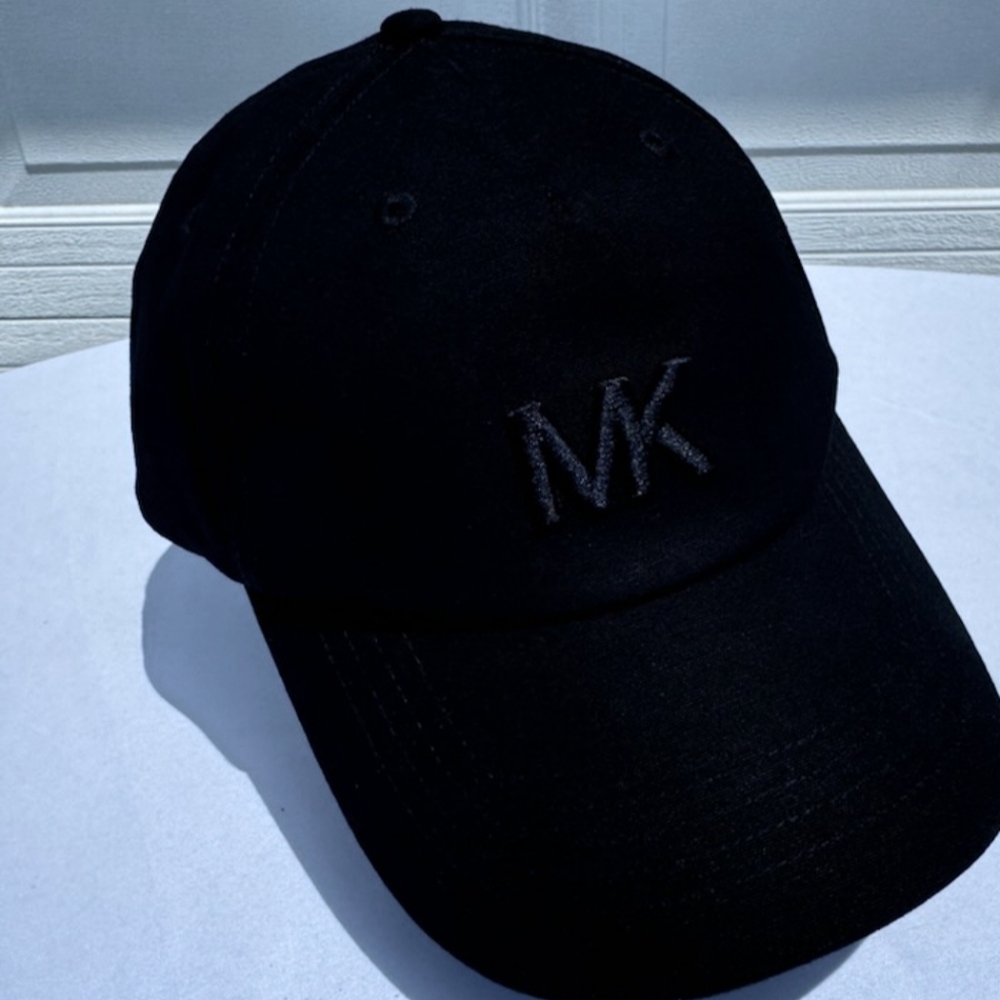 MICHAEL KORS NWT BLACK LOGO CAP